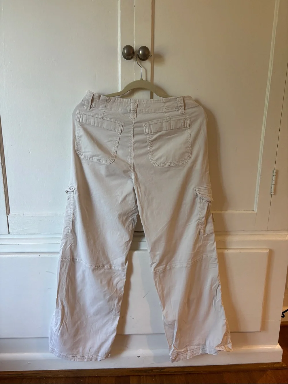 American Eagle Women’s Lightweight Cargo Pants in Beige
